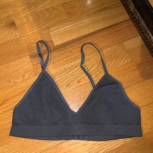 Seamless sports bra